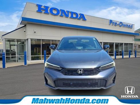 Used 2025 Honda Civic Sport image 2