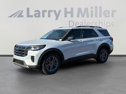 New 2026 Ford Explorer Active AWD/4WD image 1