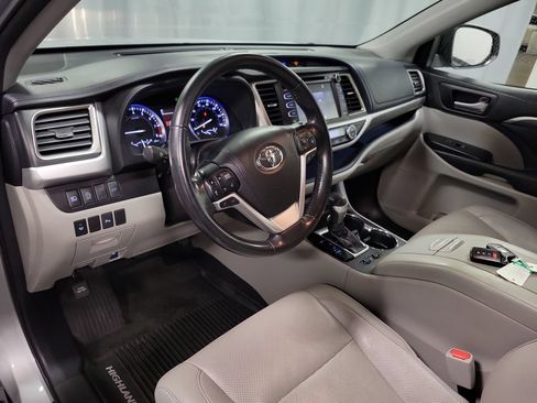 Used 2018 Toyota Highlander Limited AWD/4WD image 16