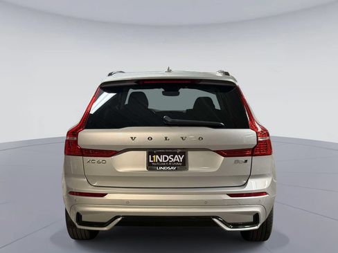 Used 2025 Volvo XC60 B5 Plus AWD/4WD image 11