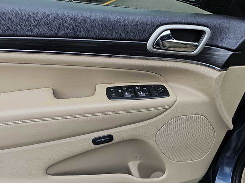 Used 2020 Jeep Grand Cherokee Limited image 13