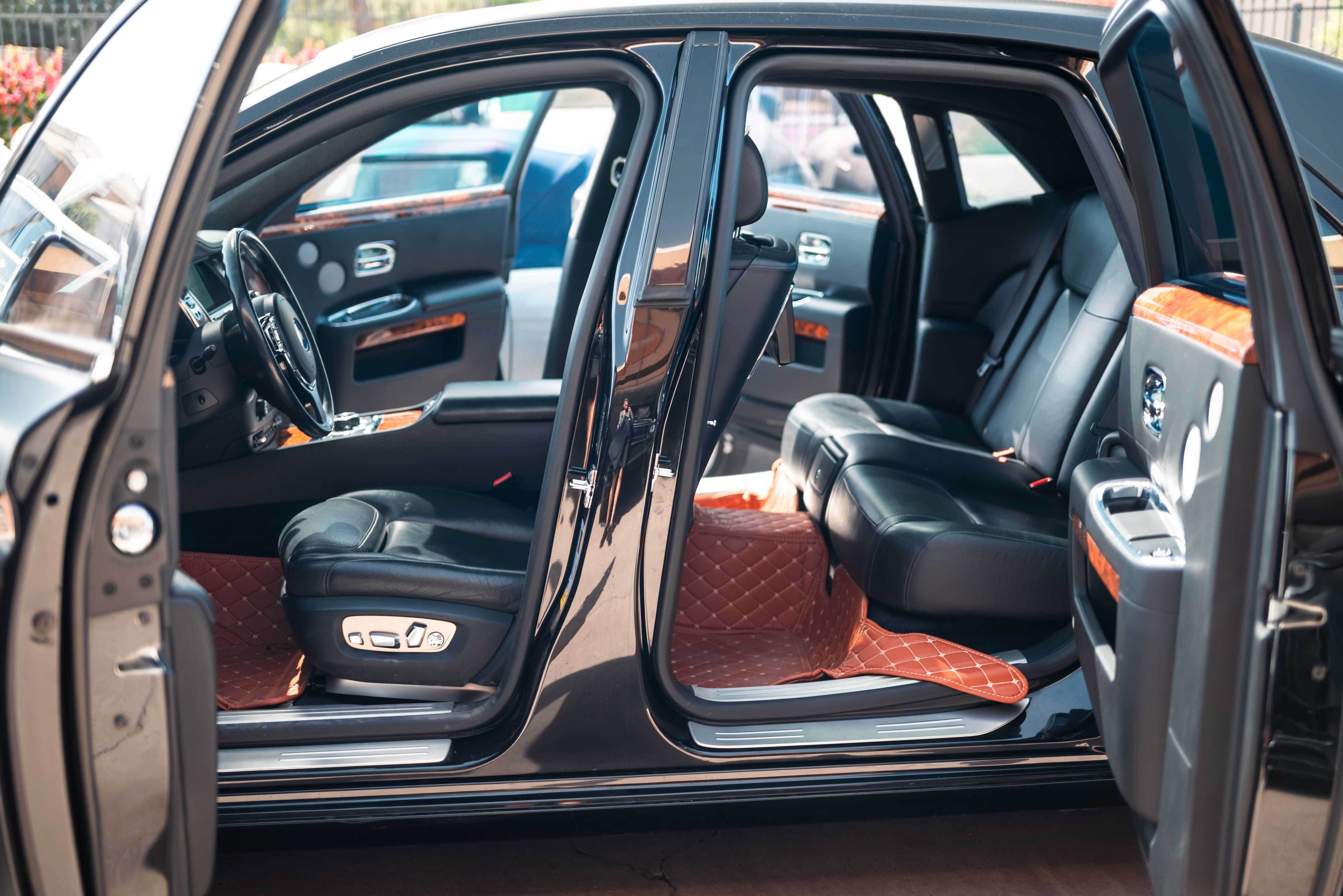 Used 2015 Rolls-Royce Ghost RWD image 13