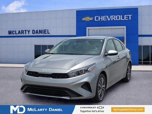 Used 2024 Kia Forte LXS w/ LXS Technology Package FWD image 2