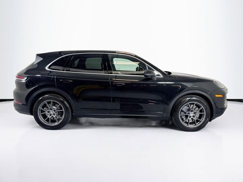 Used 2025 Porsche Cayenne image 8