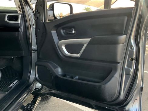 Used 2021 Nissan Titan SV w/ SV Convenience Package image 22