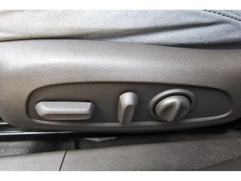 Used 2017 Chevrolet Malibu LT FWD image 26