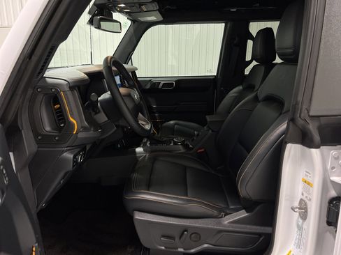 Used 2024 Ford Bronco Badlands image 18