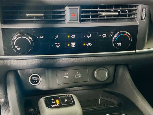 Used 2023 Nissan Rogue S image 15