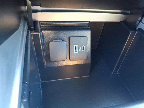 Used 2023 Ford Explorer Limited w/ Limited Technology Package image 18