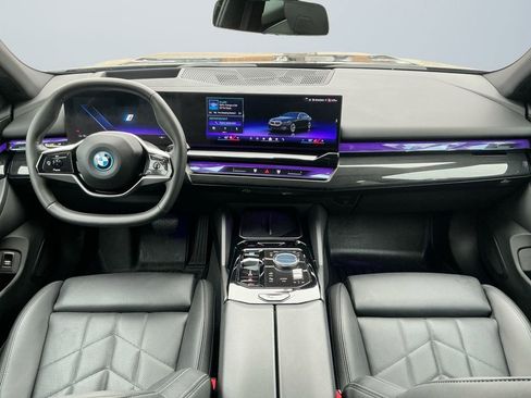 Used 2024 BMW i5 eDrive40i image 12