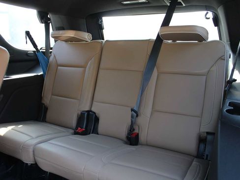 Used 2023 Chevrolet Tahoe Premier AWD/4WD image 8