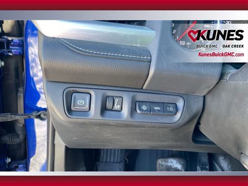 Used 2023 GMC Acadia SLT w/ Elevation Edition image 16