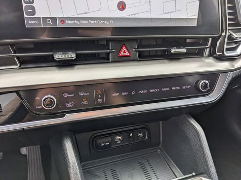 Certified 2025 Kia Sportage EX image 24