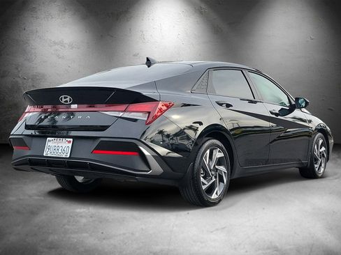 Certified 2025 Hyundai Elantra Sport image 3