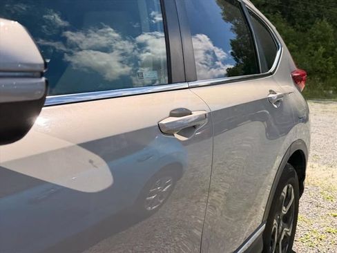 Used 2018 Honda CR-V Touring image 9