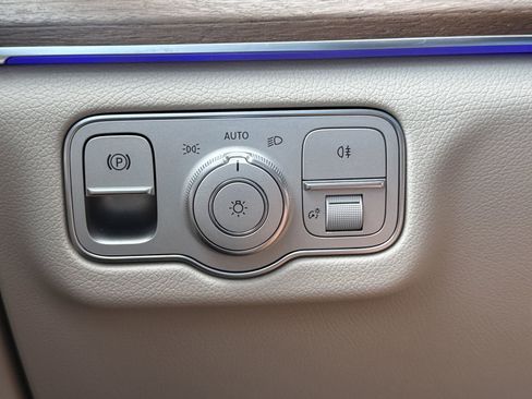 New 2026 Mercedes-Benz GLS 450 4MATIC image 21