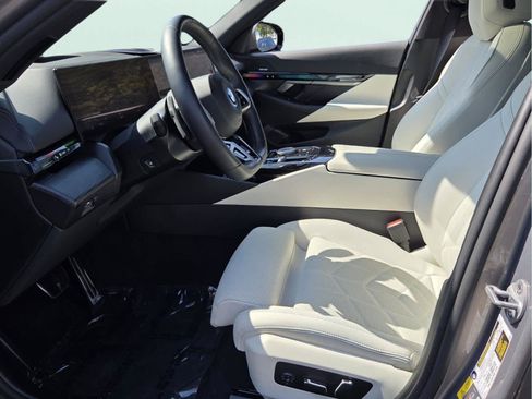 Used 2025 BMW i5 eDrive40i w/ M Sport Package RWD image 10