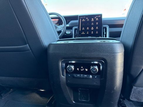 Used 2025 GMC Yukon XL Denali image 16
