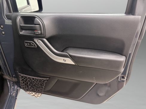 Used 2017 Jeep Wrangler Unlimited Rubicon w/ Connectivity Group AWD/4WD image 23