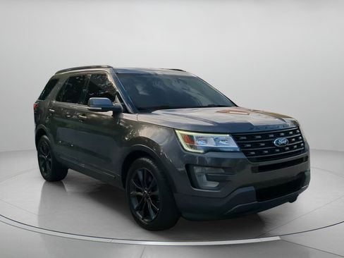 Certified 2017 Ford Explorer XLT w/ Equipment Group 202A FWD image 2