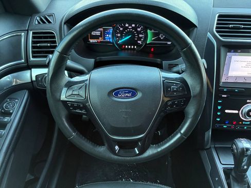 Used 2019 Ford Explorer Limited w/ Class III Trailer Tow Package FWD image 9