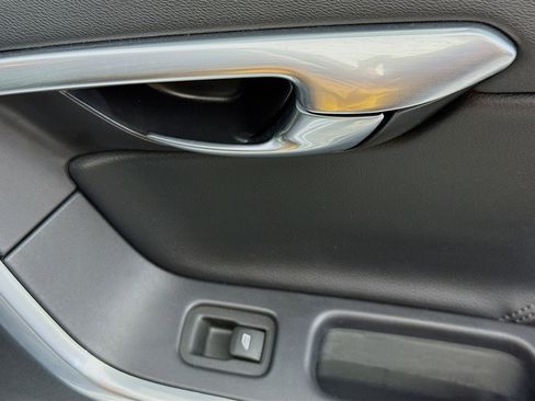 Used 2016 Volvo XC60 T5 Platinum w/ Protection Package image 30