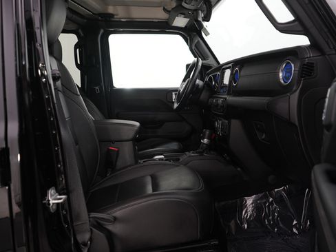 Used 2021 Jeep Wrangler Unlimited Sahara w/ Cold Weather Group image 9