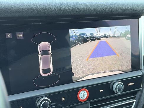 Used 2023 Porsche Macan image 5