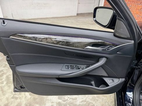 Certified 2022 BMW M550i xDrive w/ Premium Package image 10