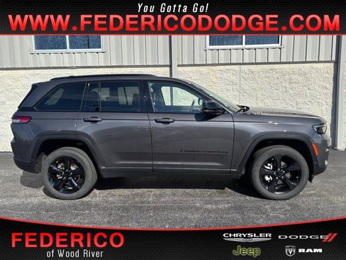 Used 2023 Jeep Grand Cherokee Limited w/ Luxury Tech Group II AWD/4WD image 1
