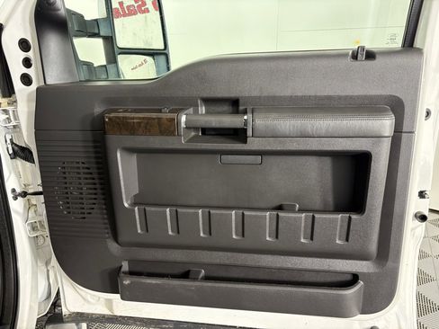 Used 2015 Ford F350 Platinum image 40