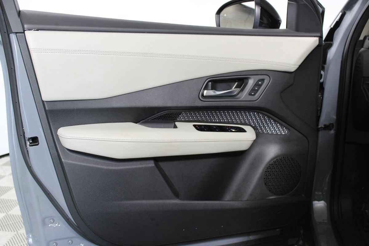 Used 2024 Nissan Ariya FWD image 5