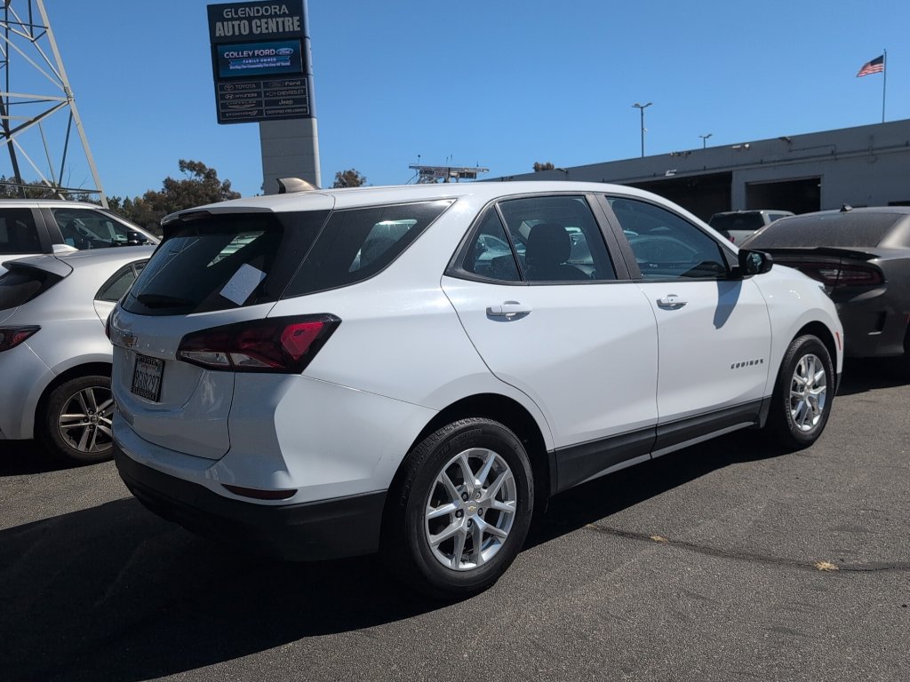 Used 2022 Chevrolet Equinox LS FWD image 4