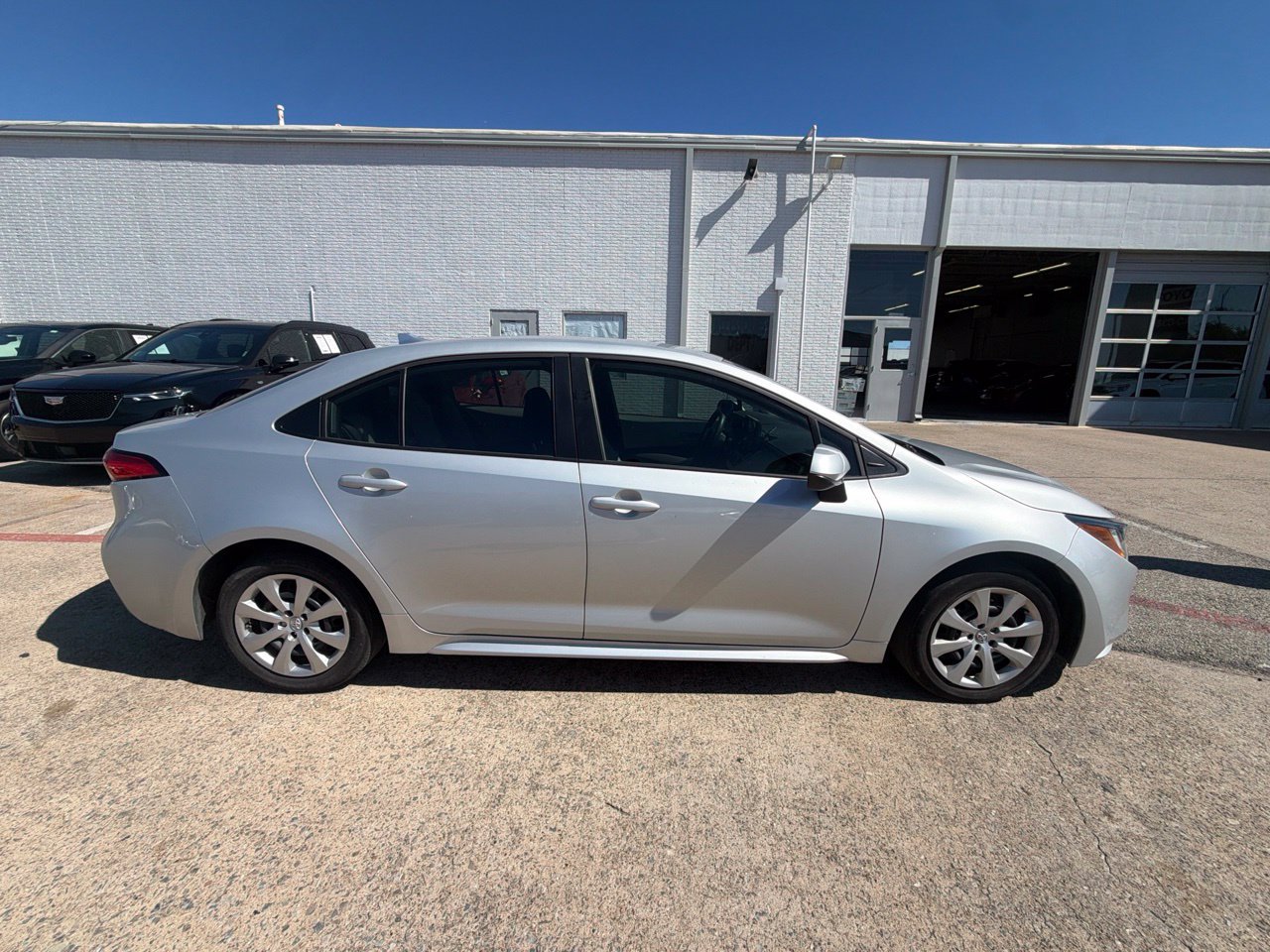 Used 2025 Toyota Corolla LE FWD image 2