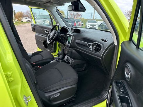 Used 2018 Jeep Renegade Altitude w/ UConnect 8.4 Nav Group image 20