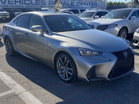 Used 2018 Lexus IS 300 image 4