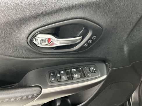 Used 2021 Jeep Cherokee Limited AWD/4WD image 11
