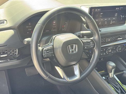 Used 2023 Honda Accord Touring image 4