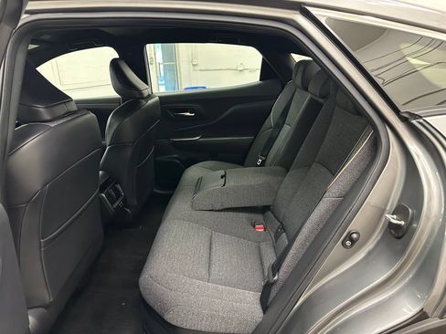 Used 2023 Toyota Crown AWD/4WD image 25