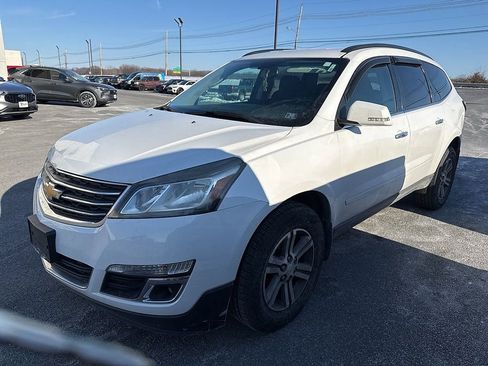 Used 2017 Chevrolet Traverse LT image 2
