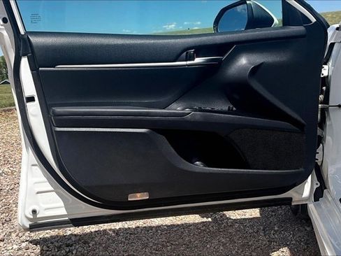 Used 2019 Toyota Camry SE FWD image 20