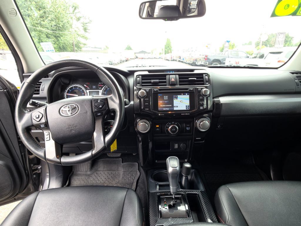 Used 2018 Toyota 4Runner TRD Off-Road Premium AWD/4WD image 32