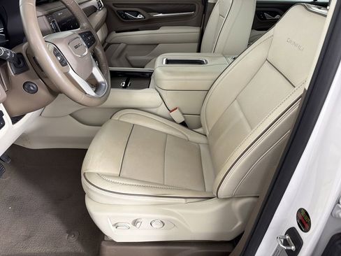 Used 2023 GMC Yukon Denali w/ Advanced Technology Package image 7