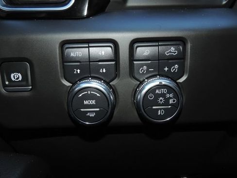 Used 2025 GMC Sierra 1500 Denali w/ Denali Reserve Package AWD/4WD image 32
