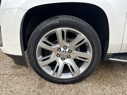 Used 2017 Cadillac Escalade ESV Luxury image 34