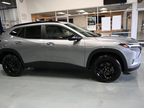New 2026 Chevrolet Trax LT w/ Sunroof Package FWD image 4