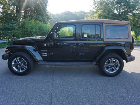Used 2022 Jeep Wrangler Unlimited Sahara w/ Cold Weather Group AWD/4WD image 17