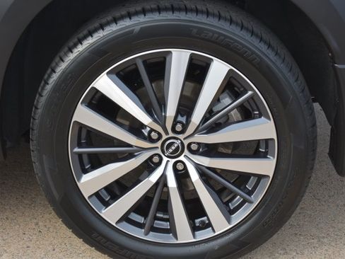 Used 2022 Nissan Pathfinder Platinum w/ Lighting Package (N93) AWD/4WD image 10