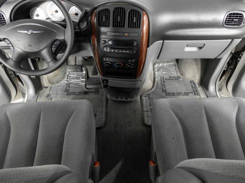 Used 2006 Chrysler Town & Country LX image 33