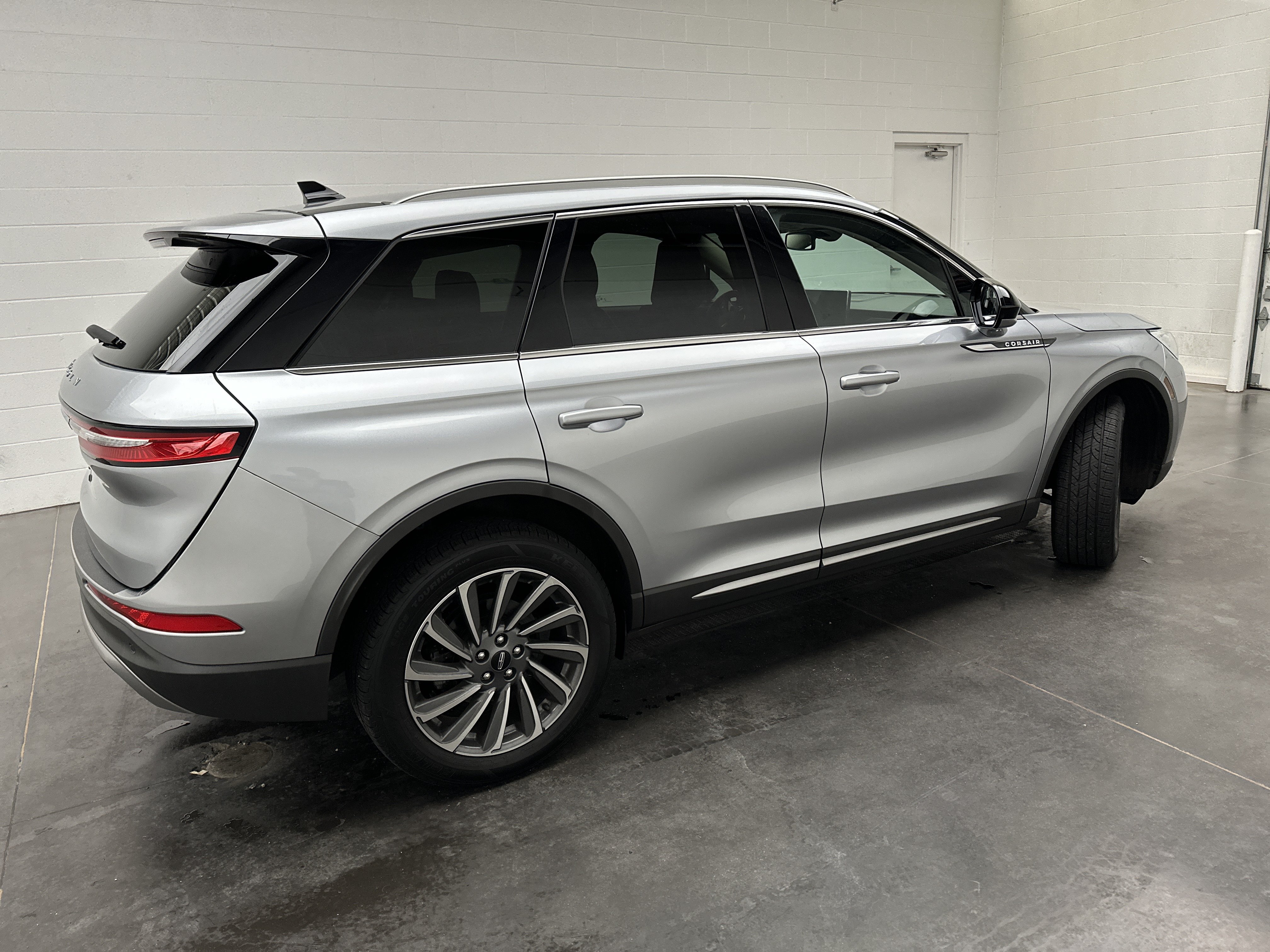 Used 2023 Lincoln Corsair Reserve AWD/4WD image 9